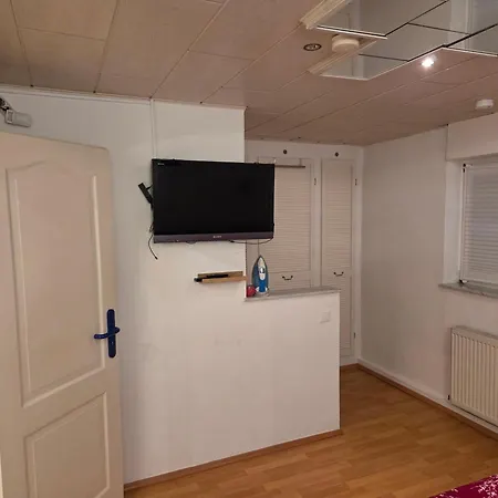 Apartman Souterrain-wohnung In *