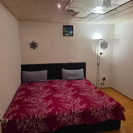 Souterrain-wohnung In Apartman
