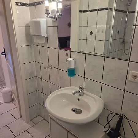Souterrain-wohnung In * Oberzissen