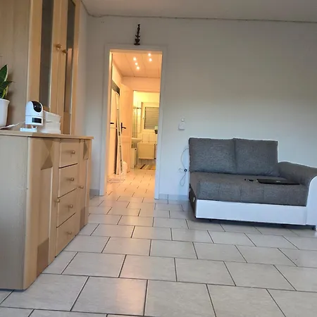 Souterrain-wohnung In Apartman *